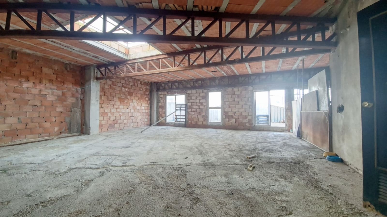 Commercial for sale in Pego with garage - € 165,000 (Ref: 9306224)