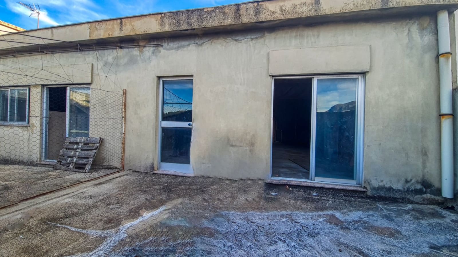 Commercial for sale in Pego with garage - € 165,000 (Ref: 9306224)