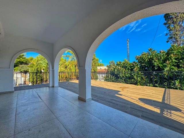 4 bedroom Villa for sale in Las Rotas / Les Rotes, Dénia with pool garage - € 790,000 (Ref: 9403193)