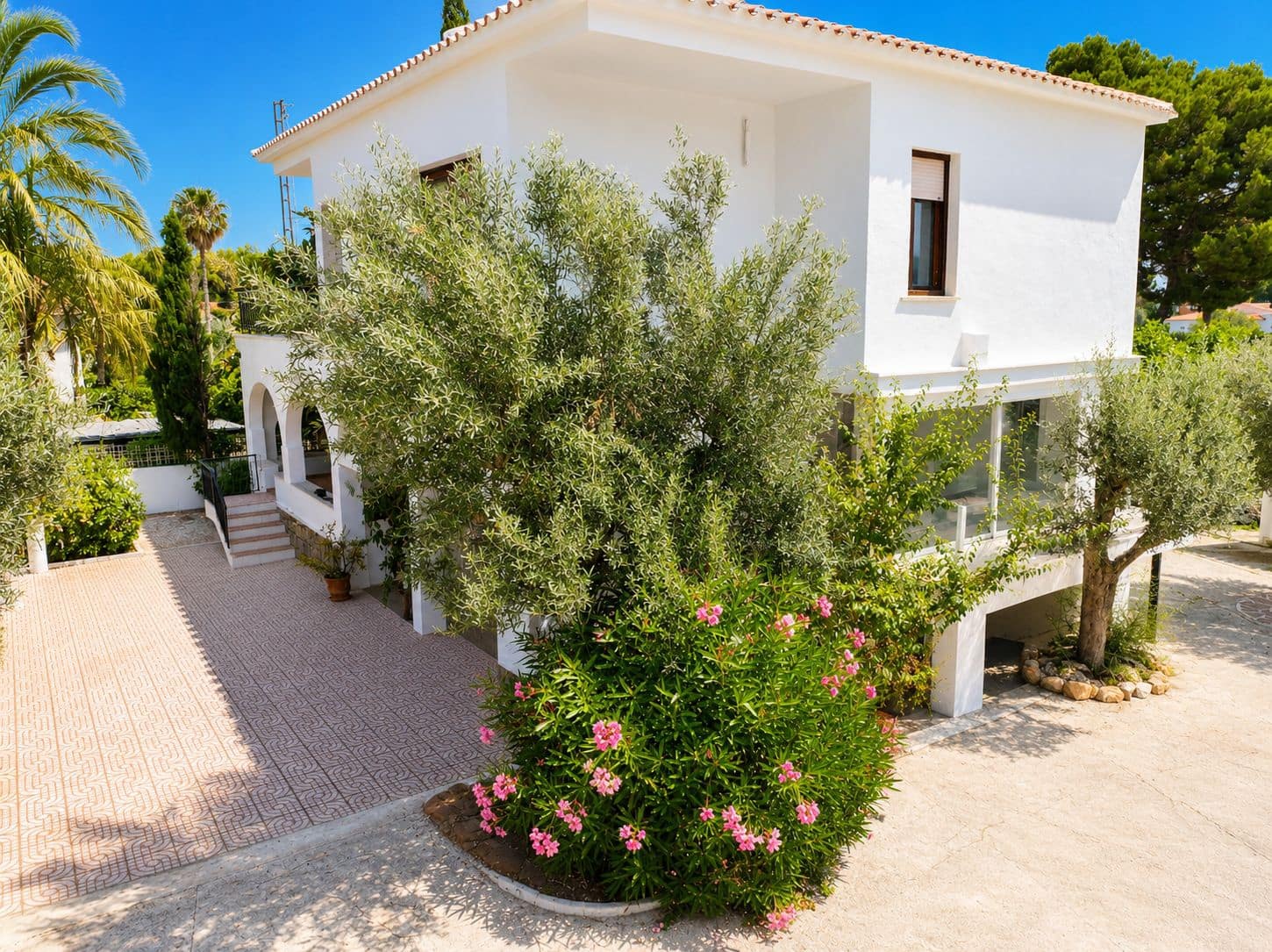 4 bedroom Villa for sale in Denia with pool garage - € 750,000 (Ref: 9403193)