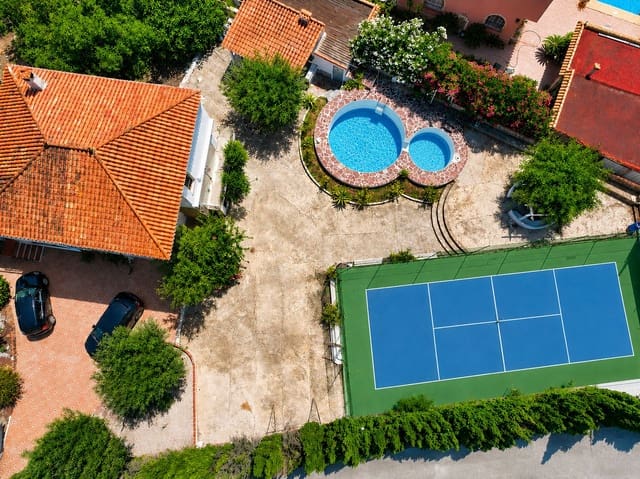 4 Zimmer Villa zu verkaufen in Las Rotas / Les Rotes, Dénia mit Pool Garage - 750.000 € (Ref: 9403193)