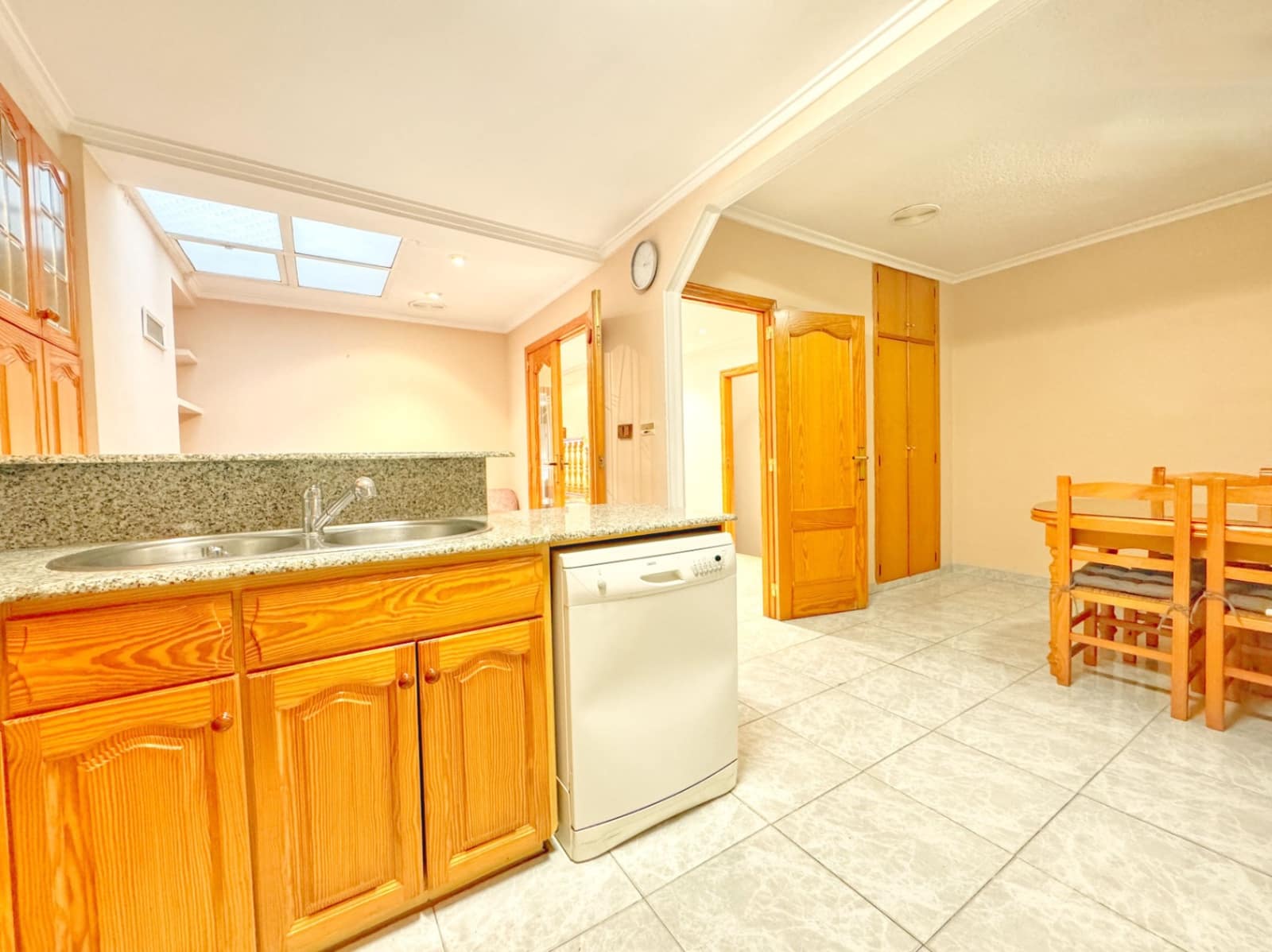 3 soveværelse Byhus til salg i Oliva med garage - € 269.000 (Ref: 9409017)