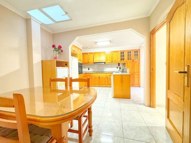 3 bedroom Townhouse for sale in Oliva Pueblo, Oliva with garage - € 269,000 (Ref: 9409017)