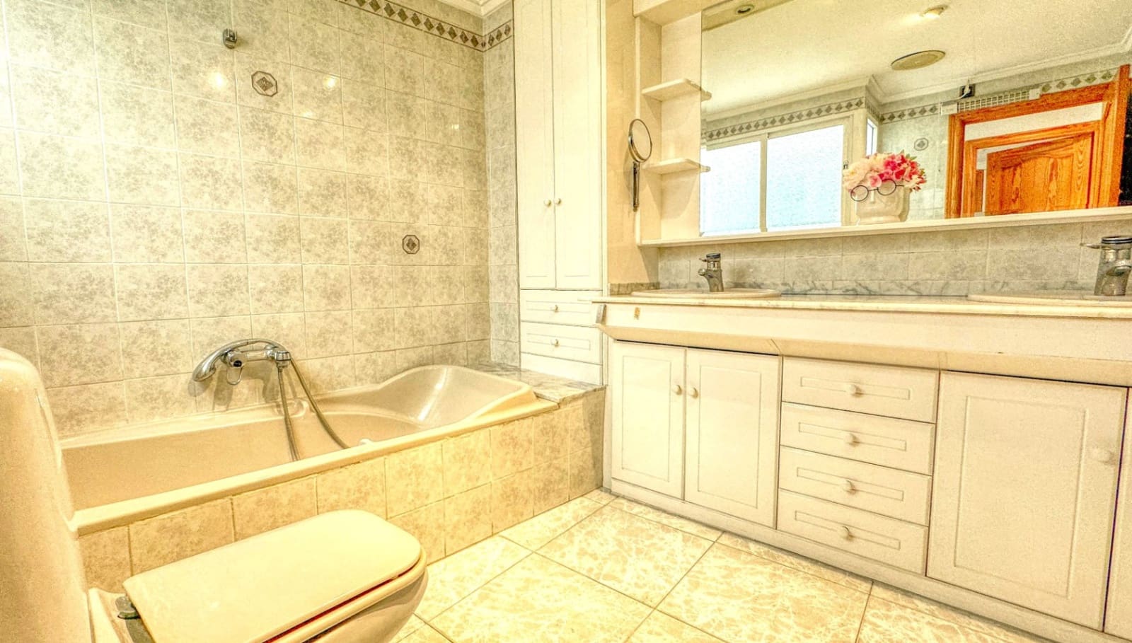 3 soveværelse Byhus til salg i Oliva med garage - € 269.000 (Ref: 9409017)