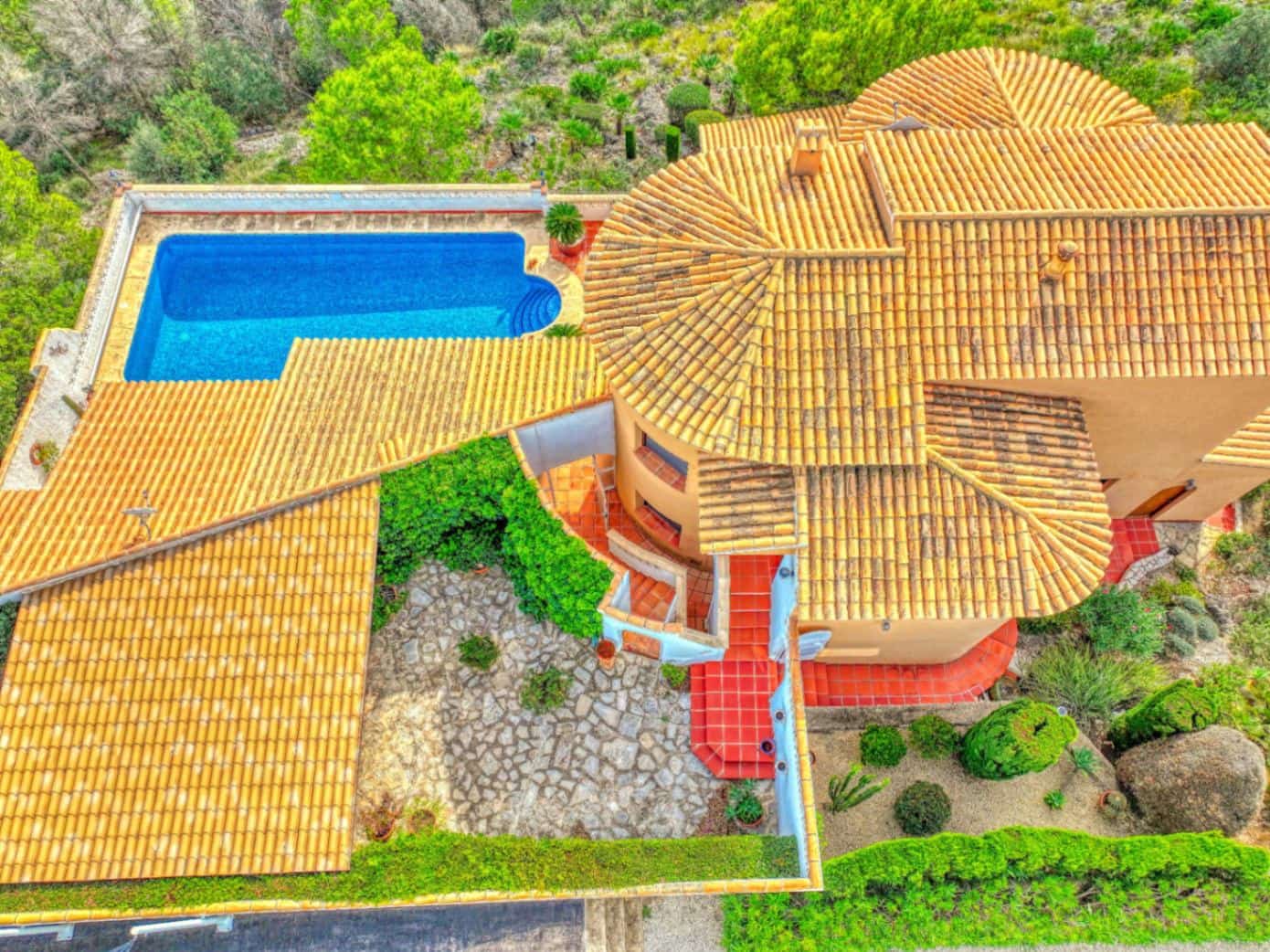 3 bedroom Villa for sale in L'Atzuvia with garage - € 550,000 (Ref: 9409018)