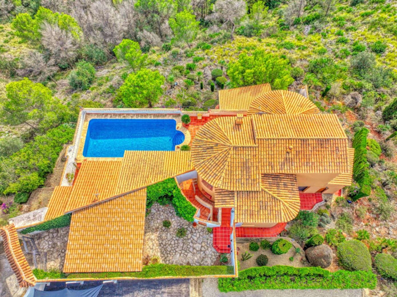 3 bedroom Villa for sale in L'Atzuvia with garage - € 550,000 (Ref: 9409018)