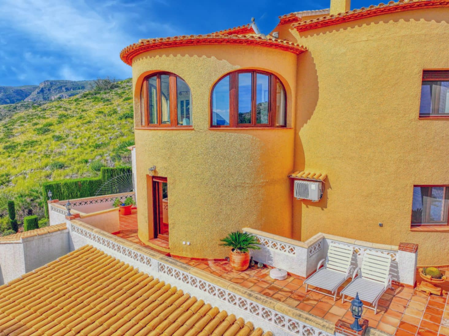 3 bedroom Villa for sale in L'Atzuvia with garage - € 550,000 (Ref: 9409018)