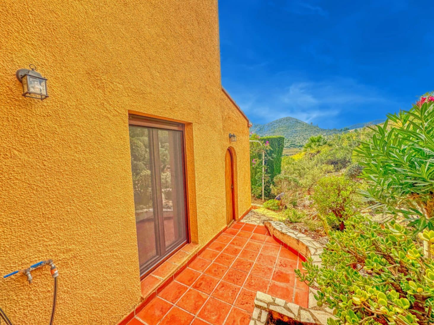 3 bedroom Villa for sale in L'Atzuvia with garage - € 550,000 (Ref: 9409018)