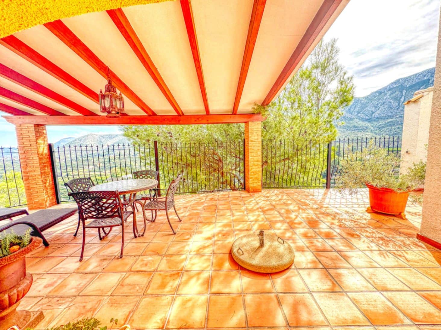 3 bedroom Villa for sale in L'Atzuvia with garage - € 550,000 (Ref: 9409018)