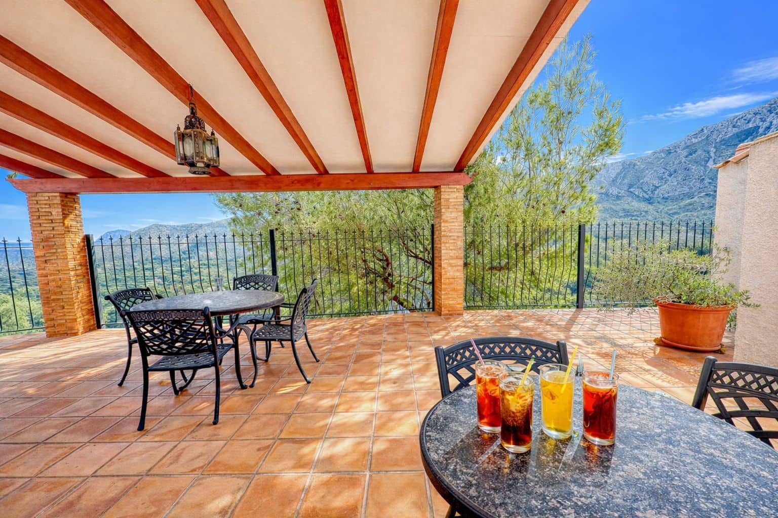 3 slaapkamer Villa te koop in L'Atzuvia met garage - € 550.000 (Ref: 9409018)