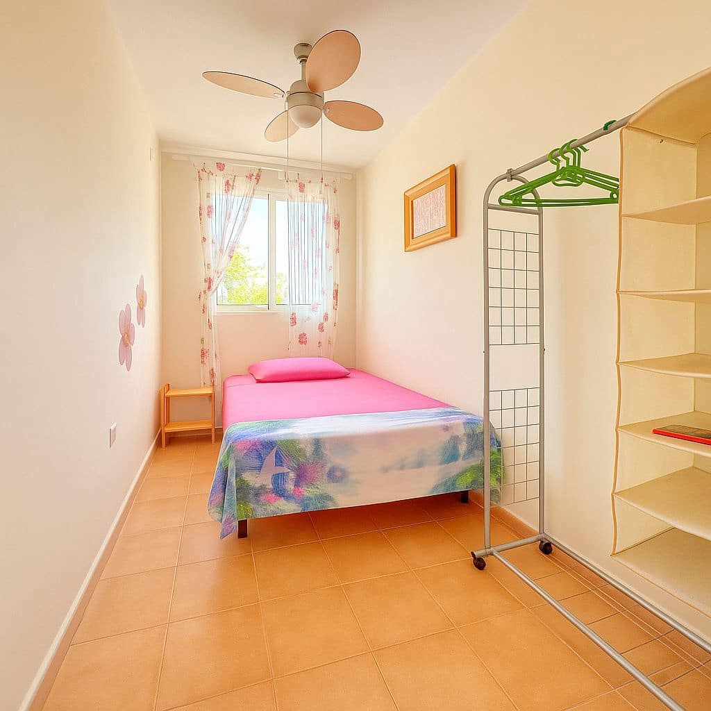 3 makuuhuone Paritalo myytävänä paikassa Oliva mukana 
autotalli - 315 000 € (Ref: 9409046)