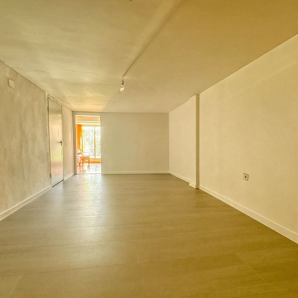 3 makuuhuone Paritalo myytävänä paikassa Oliva mukana 
autotalli - 315 000 € (Ref: 9409046)