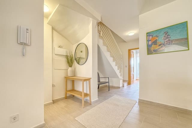 3 makuuhuone Paritalo myytävänä paikassa Oliva Nova, Oliva mukana 
autotalli - 315 000 € (Ref: 9409046)