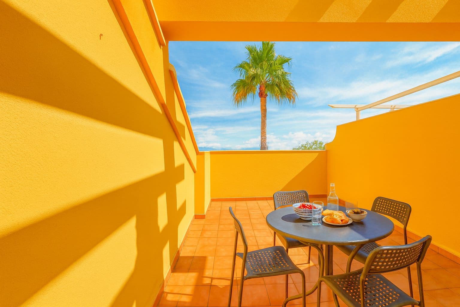 3 makuuhuone Paritalo myytävänä paikassa Oliva mukana 
autotalli - 315 000 € (Ref: 9409046)