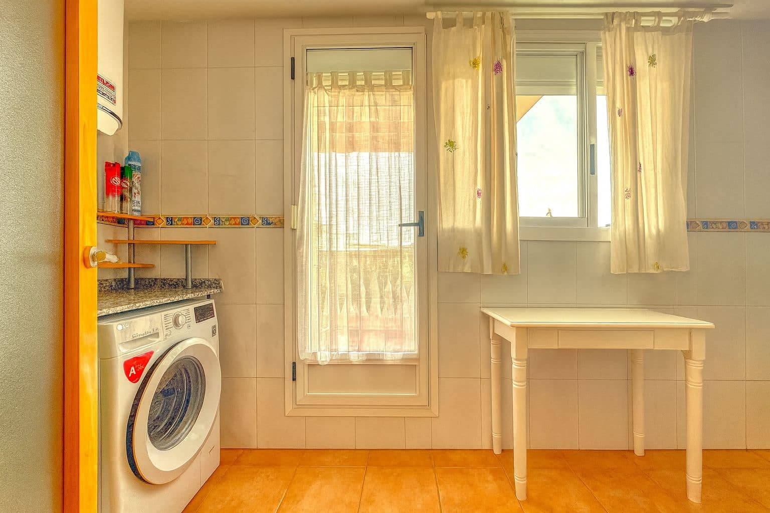 3 makuuhuone Paritalo myytävänä paikassa Oliva mukana 
autotalli - 315 000 € (Ref: 9409046)