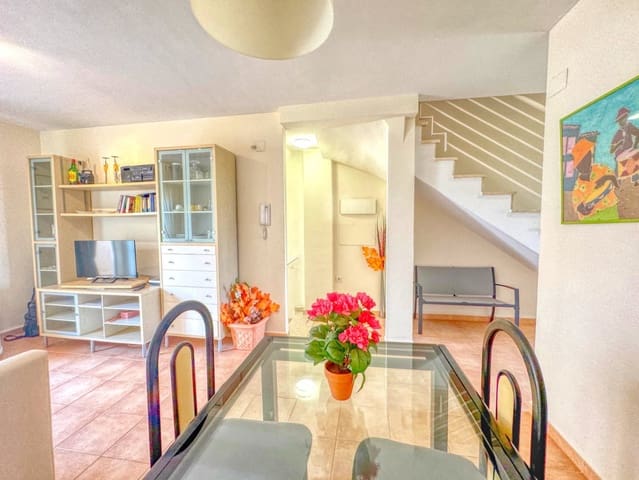 3 makuuhuone Paritalo myytävänä paikassa Oliva Nova, Oliva mukana 
autotalli - 315 000 € (Ref: 9409046)