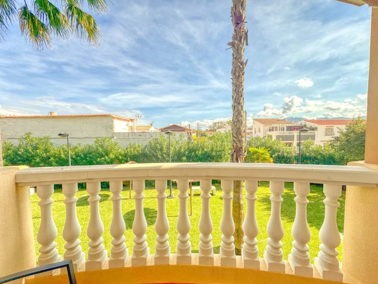 3 makuuhuone Paritalo myytävänä paikassa Oliva mukana 
autotalli - 315 000 € (Ref: 9409046)