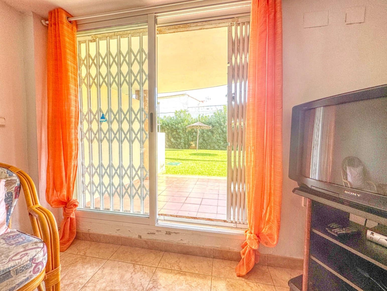 3 makuuhuone Paritalo myytävänä paikassa Oliva mukana 
autotalli - 315 000 € (Ref: 9409046)