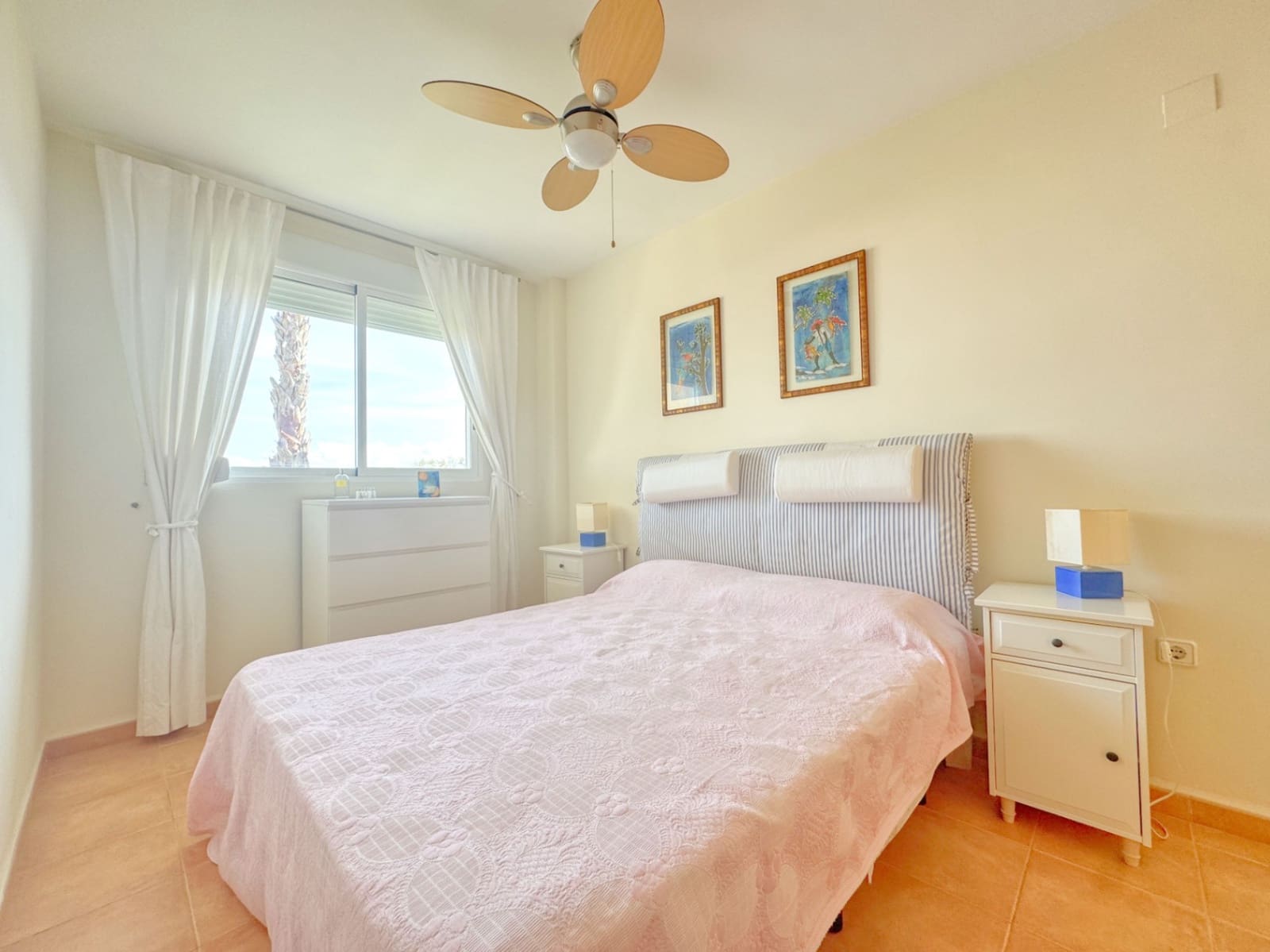 3 makuuhuone Paritalo myytävänä paikassa Oliva mukana 
autotalli - 315 000 € (Ref: 9409046)