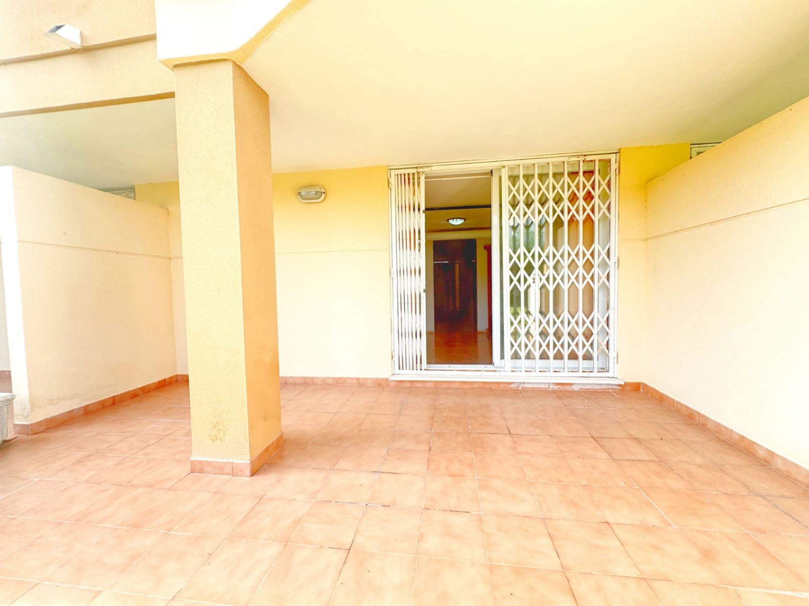 3 makuuhuone Paritalo myytävänä paikassa Oliva mukana 
autotalli - 315 000 € (Ref: 9409046)