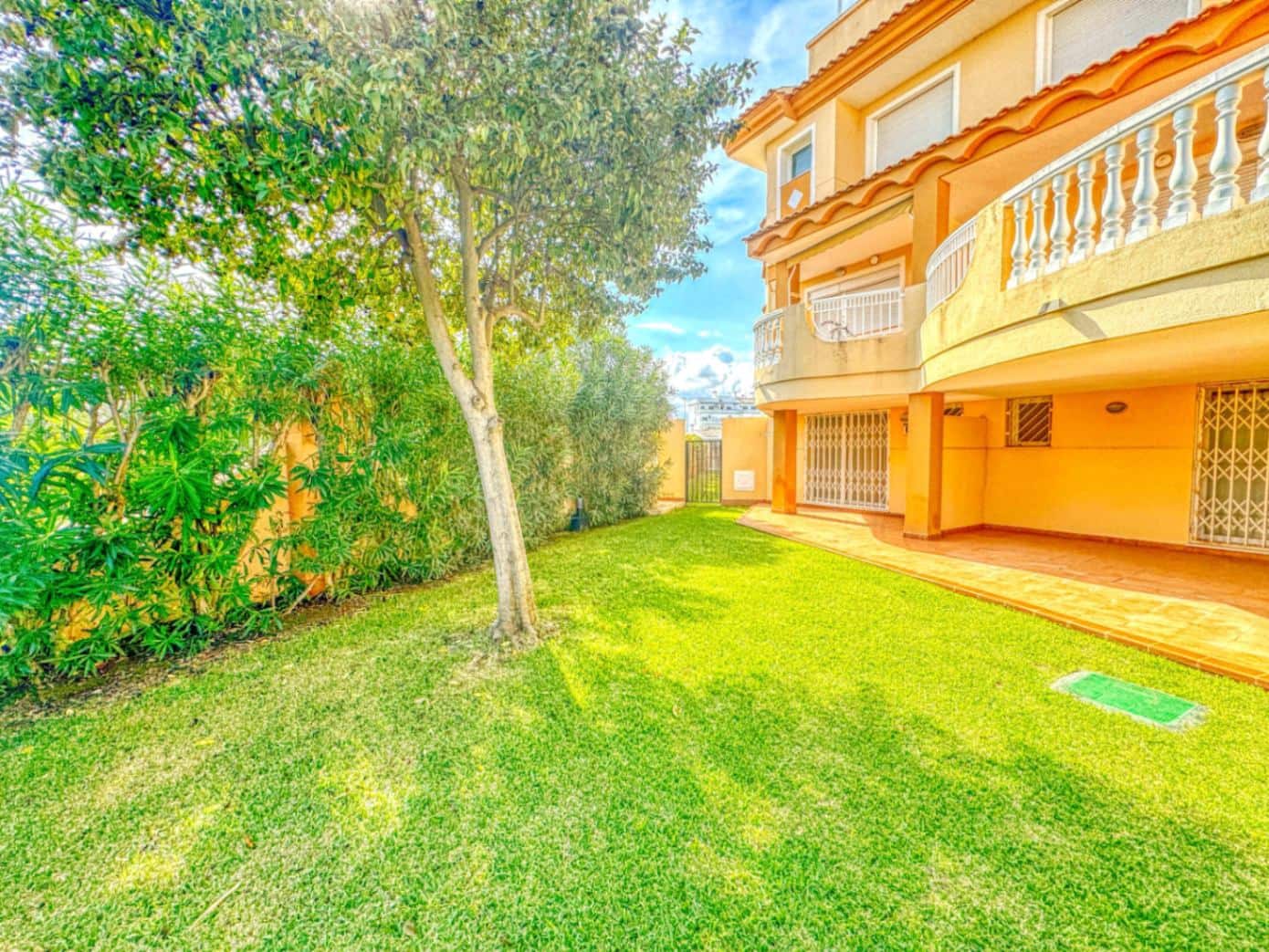 3 makuuhuone Paritalo myytävänä paikassa Oliva mukana 
autotalli - 315 000 € (Ref: 9409046)