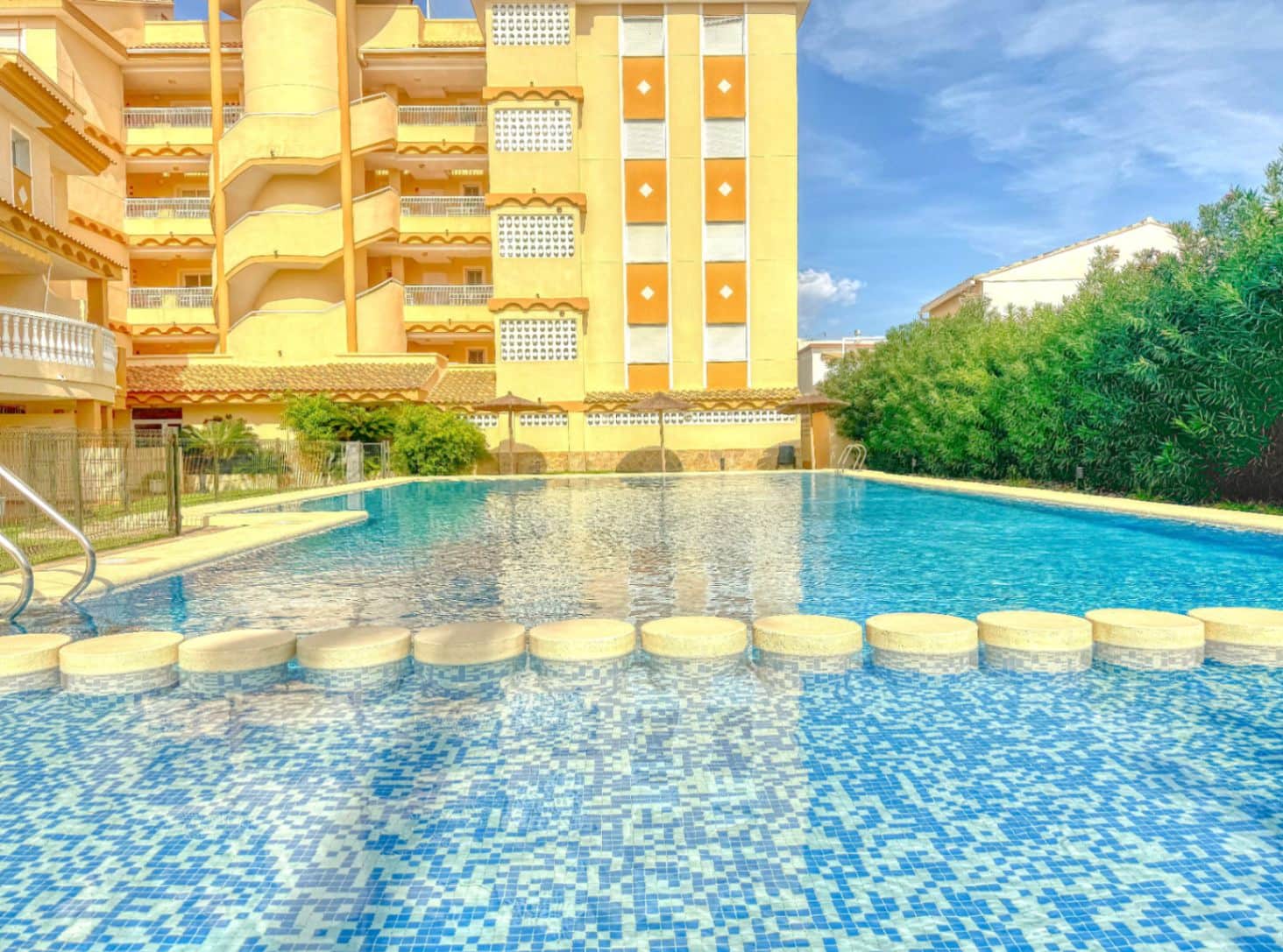 3 makuuhuone Paritalo myytävänä paikassa Oliva mukana 
autotalli - 315 000 € (Ref: 9409046)