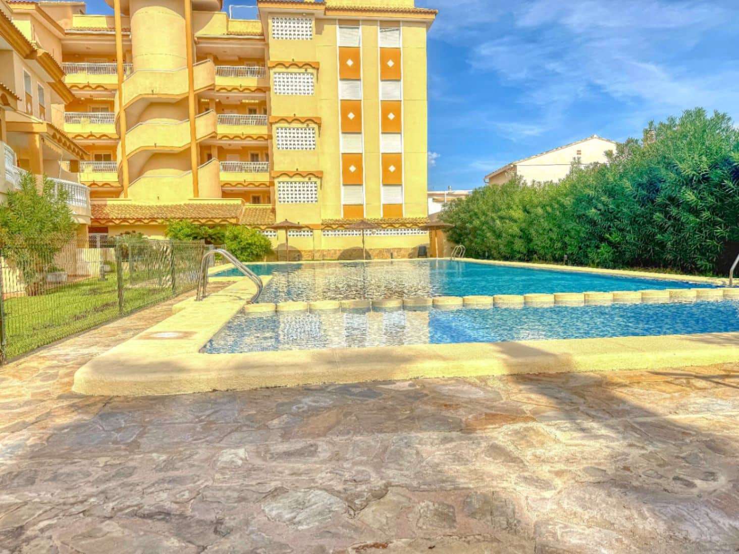 3 makuuhuone Paritalo myytävänä paikassa Oliva mukana 
autotalli - 315 000 € (Ref: 9409046)