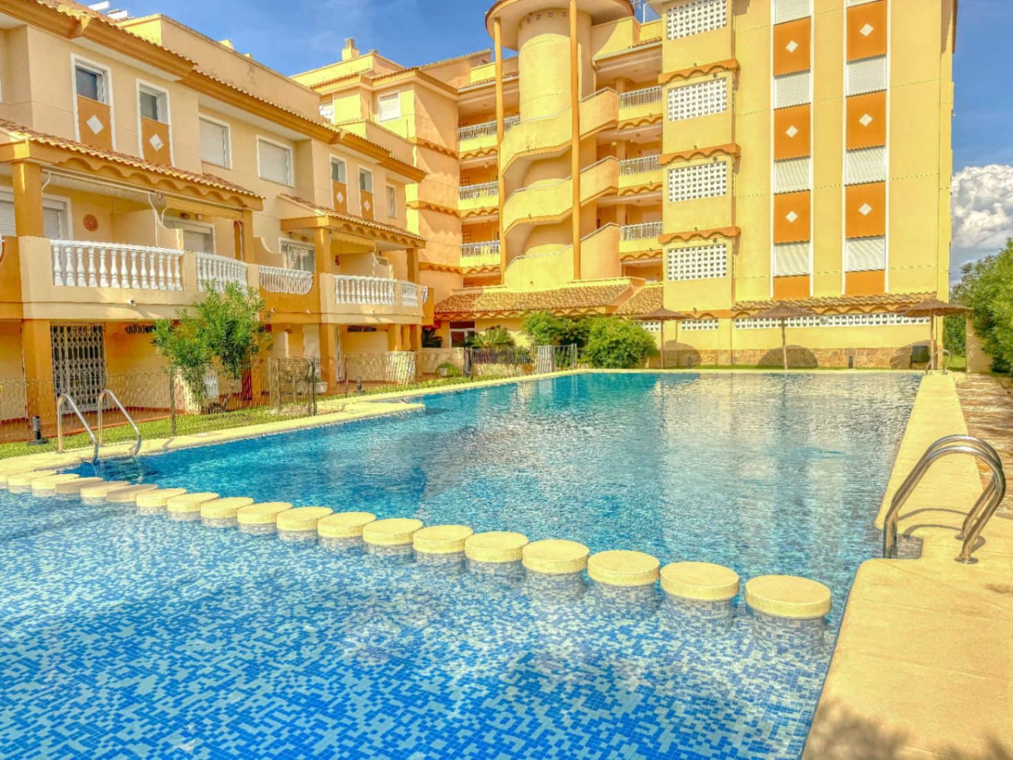 3 makuuhuone Paritalo myytävänä paikassa Oliva mukana 
autotalli - 315 000 € (Ref: 9409046)