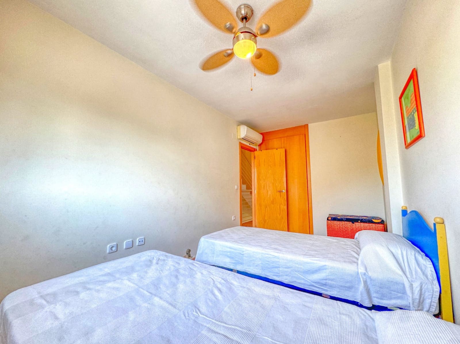 3 makuuhuone Paritalo myytävänä paikassa Oliva mukana 
autotalli - 315 000 € (Ref: 9409046)