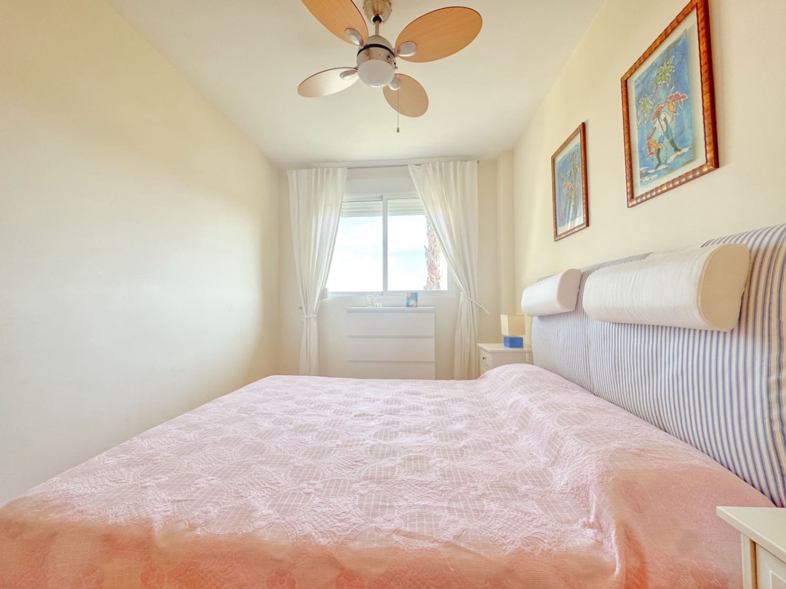 3 makuuhuone Paritalo myytävänä paikassa Oliva mukana 
autotalli - 315 000 € (Ref: 9409046)