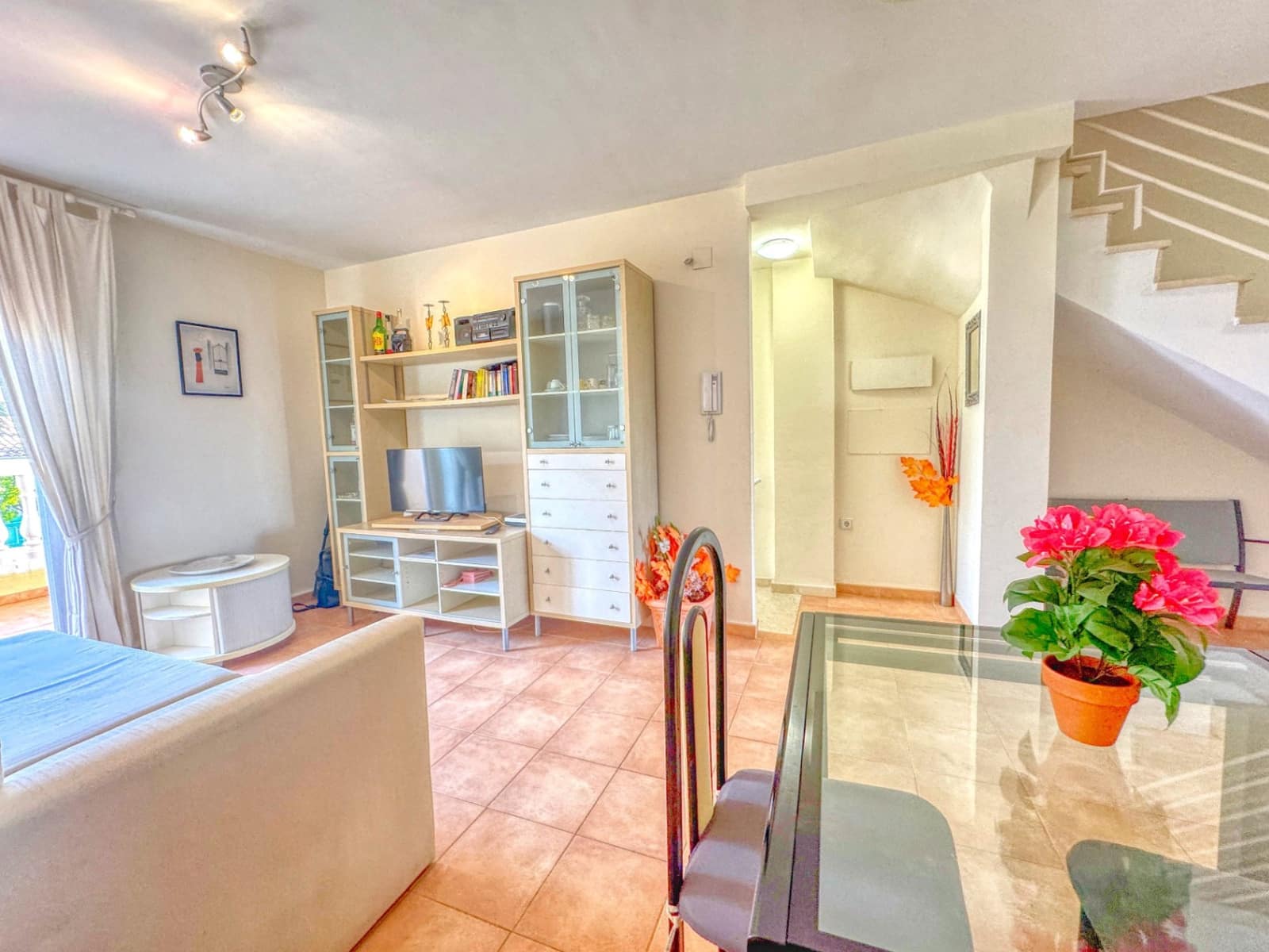 3 makuuhuone Paritalo myytävänä paikassa Oliva mukana 
autotalli - 315 000 € (Ref: 9409046)