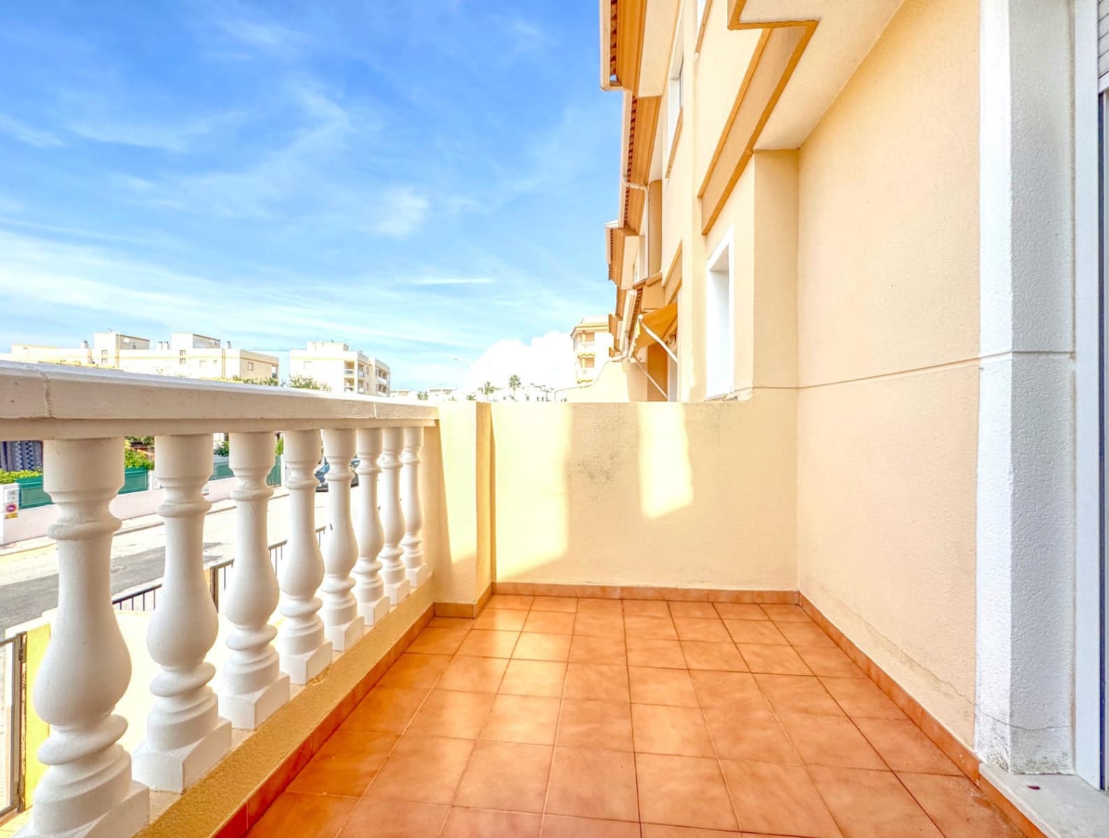 3 makuuhuone Paritalo myytävänä paikassa Oliva mukana 
autotalli - 315 000 € (Ref: 9409046)