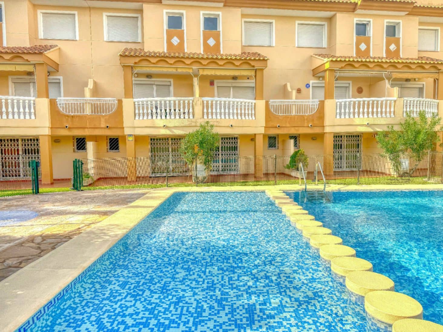 3 makuuhuone Paritalo myytävänä paikassa Oliva mukana 
autotalli - 315 000 € (Ref: 9409046)