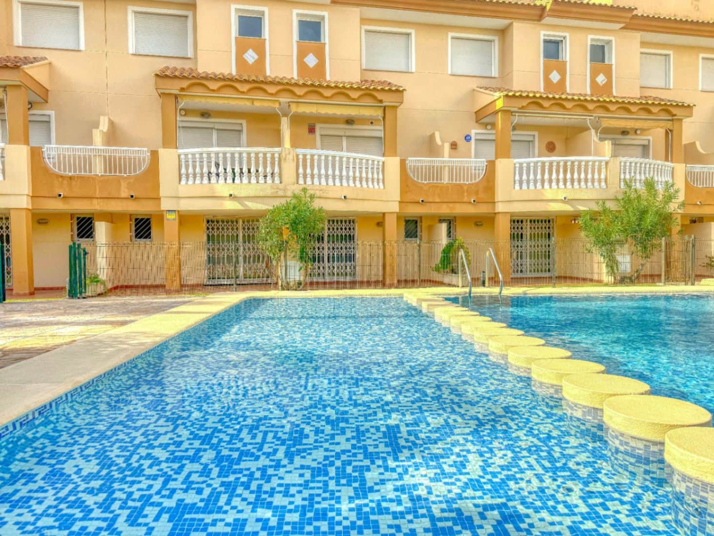 3 makuuhuone Paritalo myytävänä paikassa Oliva mukana 
autotalli - 315 000 € (Ref: 9409046)