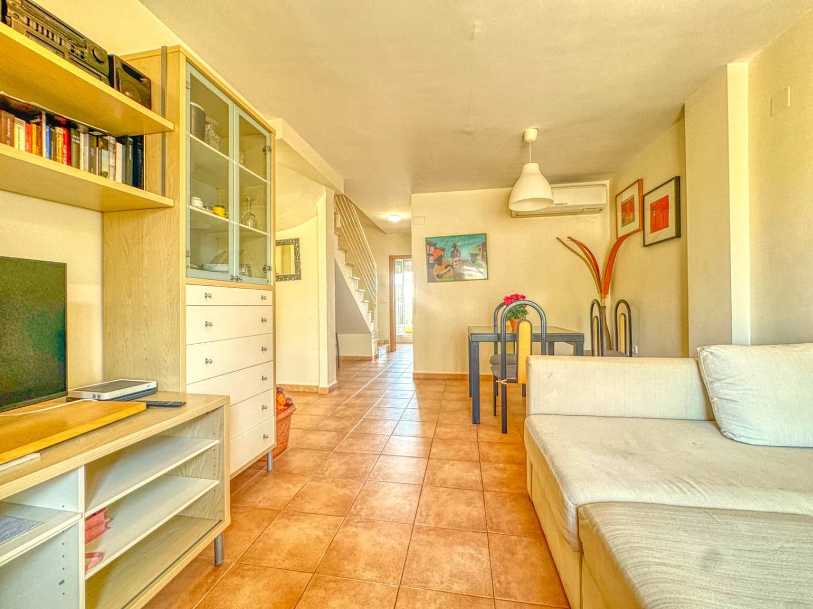 3 makuuhuone Paritalo myytävänä paikassa Oliva mukana 
autotalli - 315 000 € (Ref: 9409046)