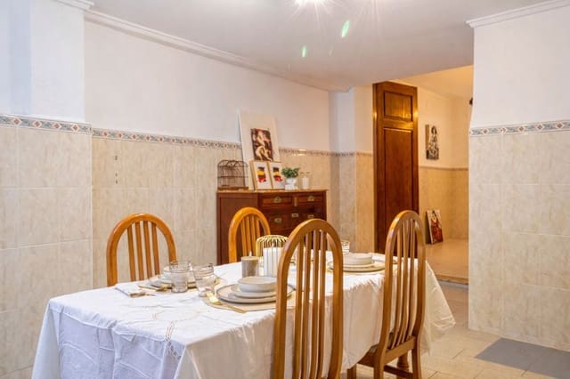 3 makuuhuone Omakotitalo myytävänä paikassa Pego mukana 
autotalli - 80 000 € (Ref: 9475760)