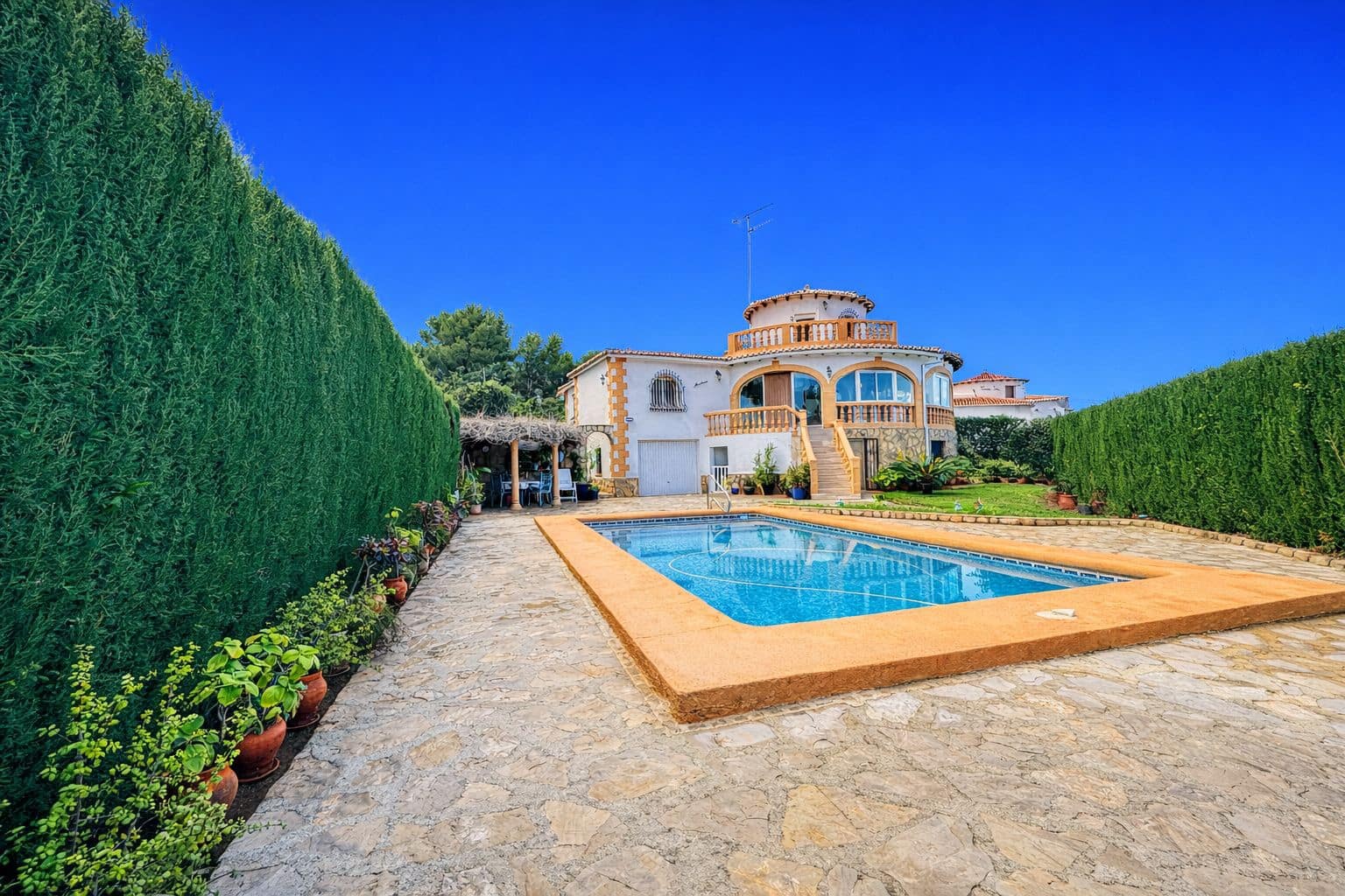 5 bedroom Villa for sale in Denia with pool garage - € 795,000 (Ref: 9478923)