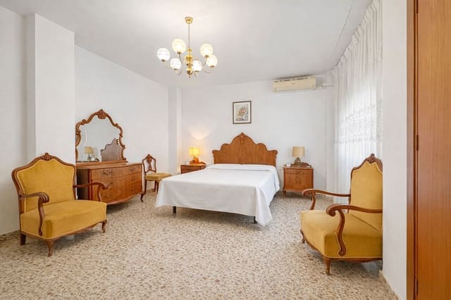 4 makuuhuone Omakotitalo myytävänä paikassa Pego - 185 000 € (Ref: 9596789)