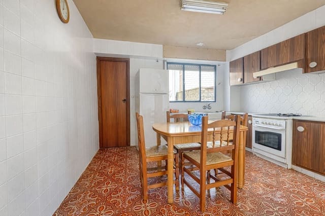 4 makuuhuone Omakotitalo myytävänä paikassa Pego - 185 000 € (Ref: 9596789)