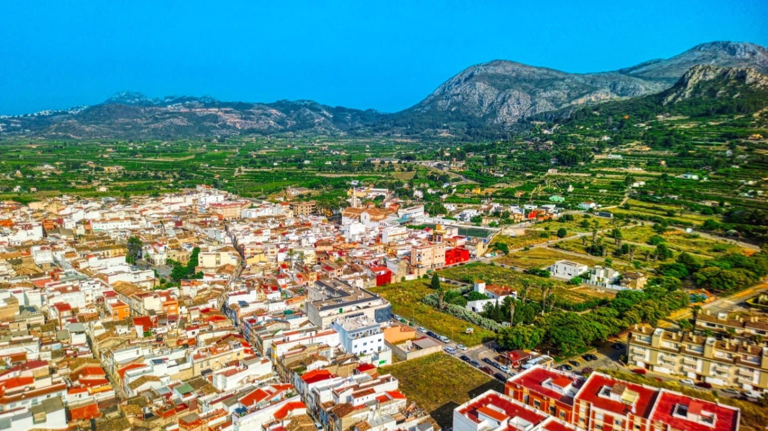 7 slaapkamer Huis te koop in Pego met garage - € 259.000 (Ref: 9618377)