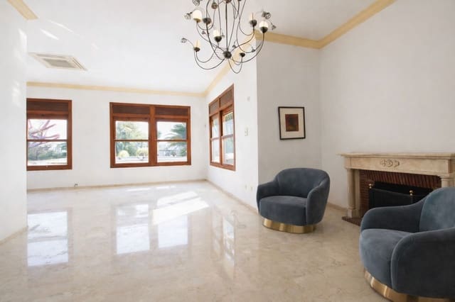 7 makuuhuone Huvila myytävänä paikassa Pego mukana uima-altaan 
autotalli - 995 000 € (Ref: 9660784)