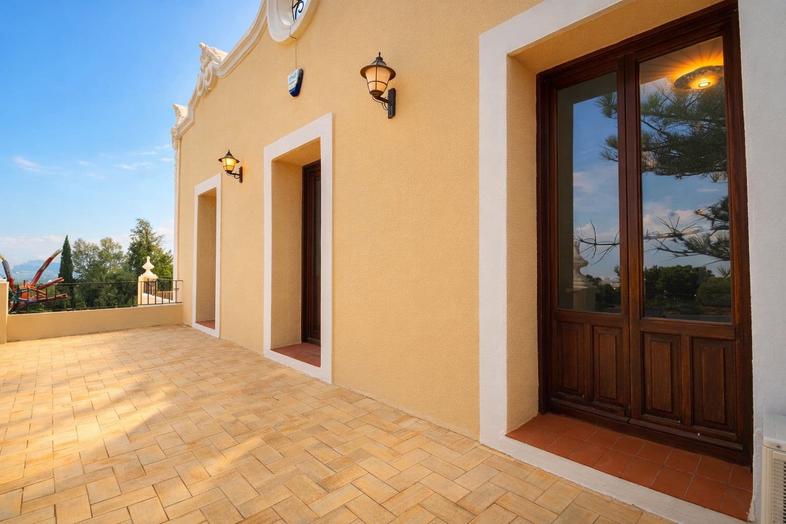 7 slaapkamer Villa te koop in Pego met zwembad garage - € 995.000 (Ref: 9660784)