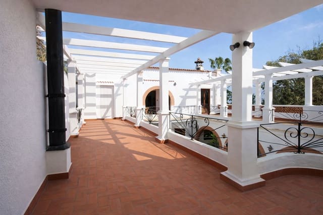 7 makuuhuone Huvila myytävänä paikassa Pego mukana uima-altaan 
autotalli - 995 000 € (Ref: 9660784)