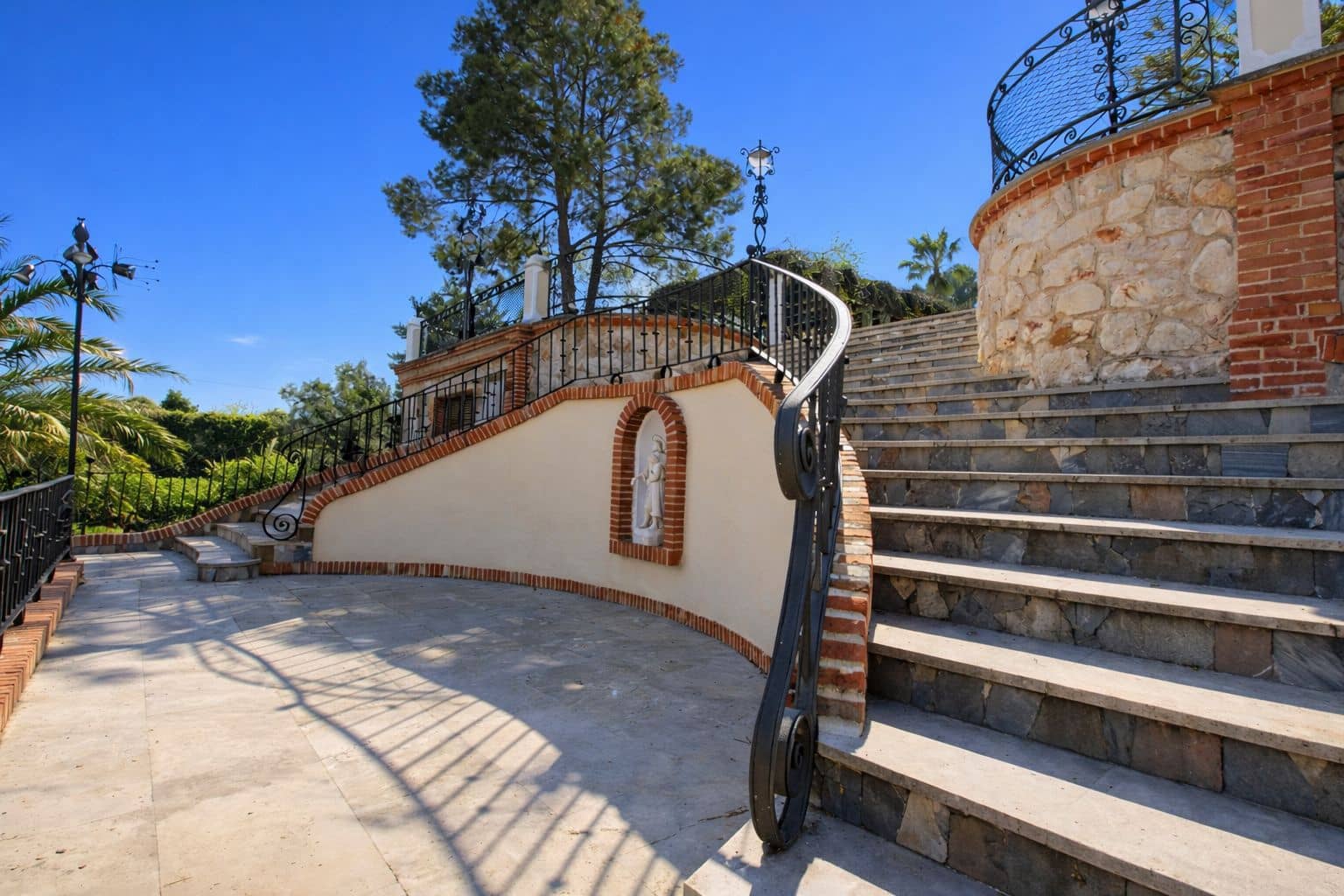 7 slaapkamer Villa te koop in Pego met zwembad garage - € 995.000 (Ref: 9660784)