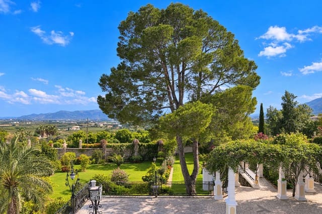 7 makuuhuone Huvila myytävänä paikassa Pego mukana uima-altaan 
autotalli - 995 000 € (Ref: 9660784)