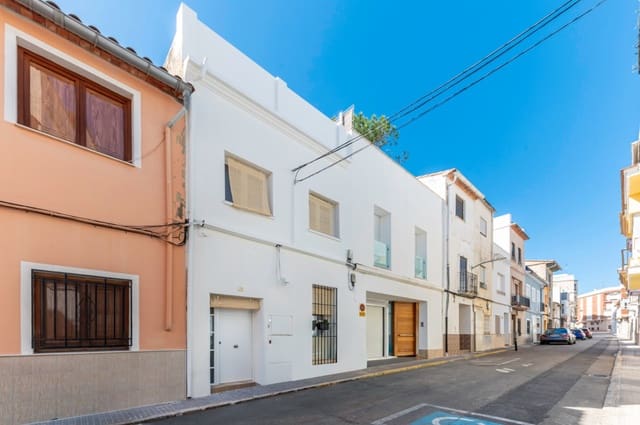 4 bedroom Villa for sale in Pego with pool garage - € 259,700 (Ref: 9742144)