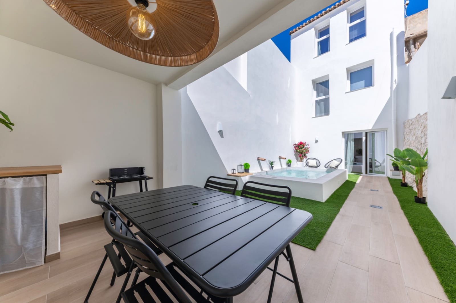 4 bedroom Villa for sale in Pego with pool garage - € 259,700 (Ref: 9742144)