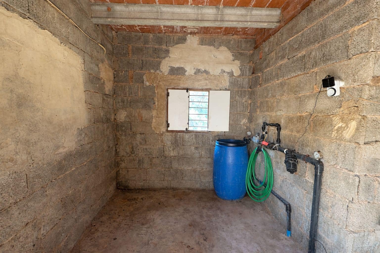 Finca/Herregård til salgs i L'Atzuvia - € 75 000 (Ref: 9747262)