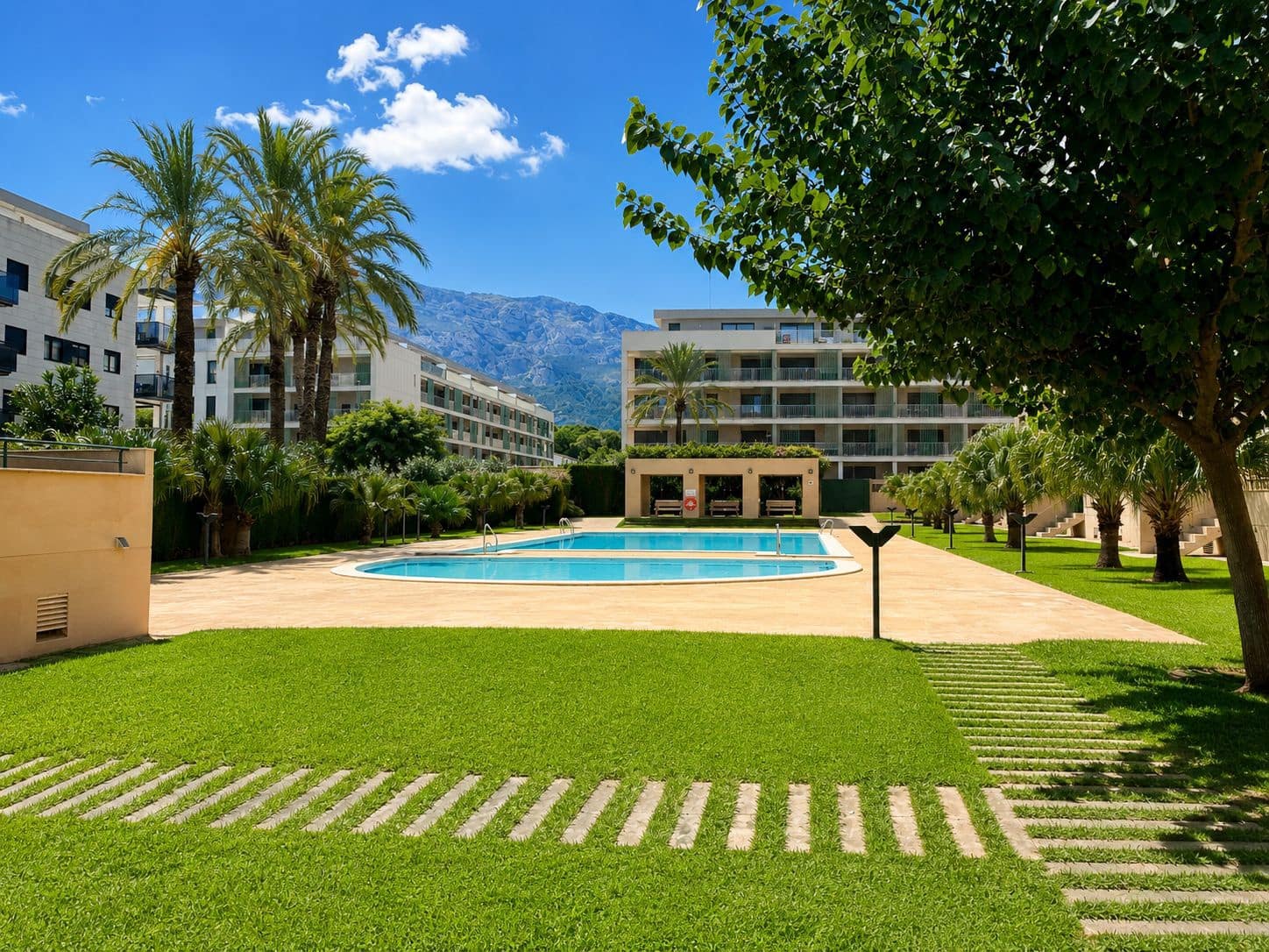 2 bedroom Flat for sale in Denia with pool garage - € 449,500 (Ref: 9850288)
