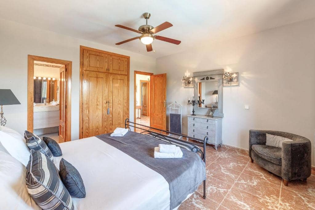 4 soveværelse Villa til salg i Palma de Mallorca med swimmingpool - € 1.995.000 (Ref: 9150608)